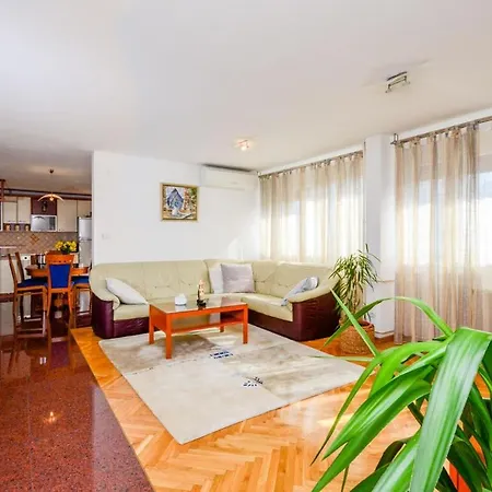 Apartment Snjezana